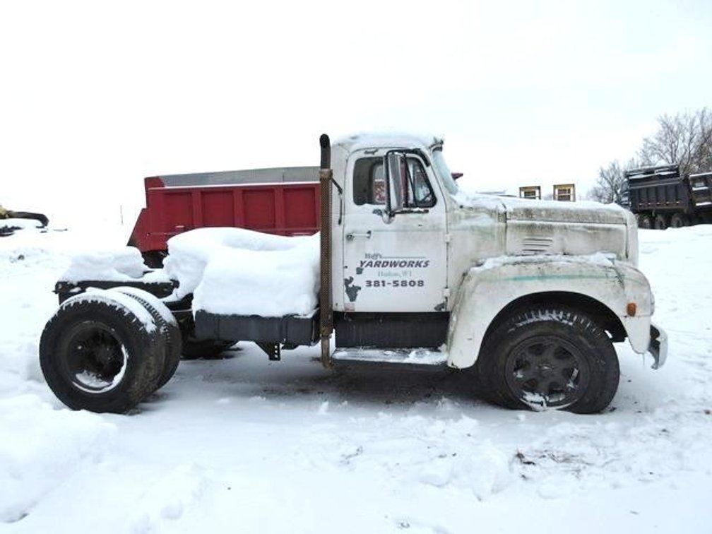 1964 International R190 semi tractor (ran 2 years ago)