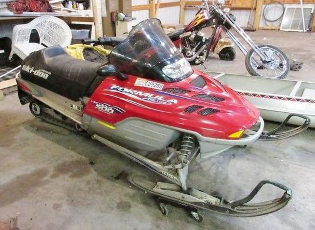 2001 Ski-Doo Rotax 500 Formula Deluxe snowmobile (runs & drives)