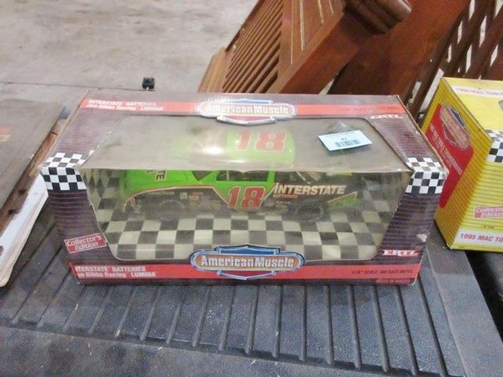 American Muscle #18 Dale Jarrett Interstate Batteries die cast Nascar