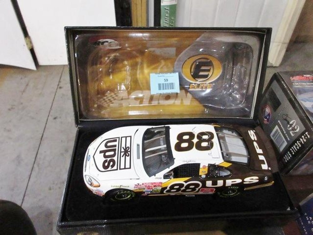 Action Elite #88 UPS Dale Jarrett die cast Nascar