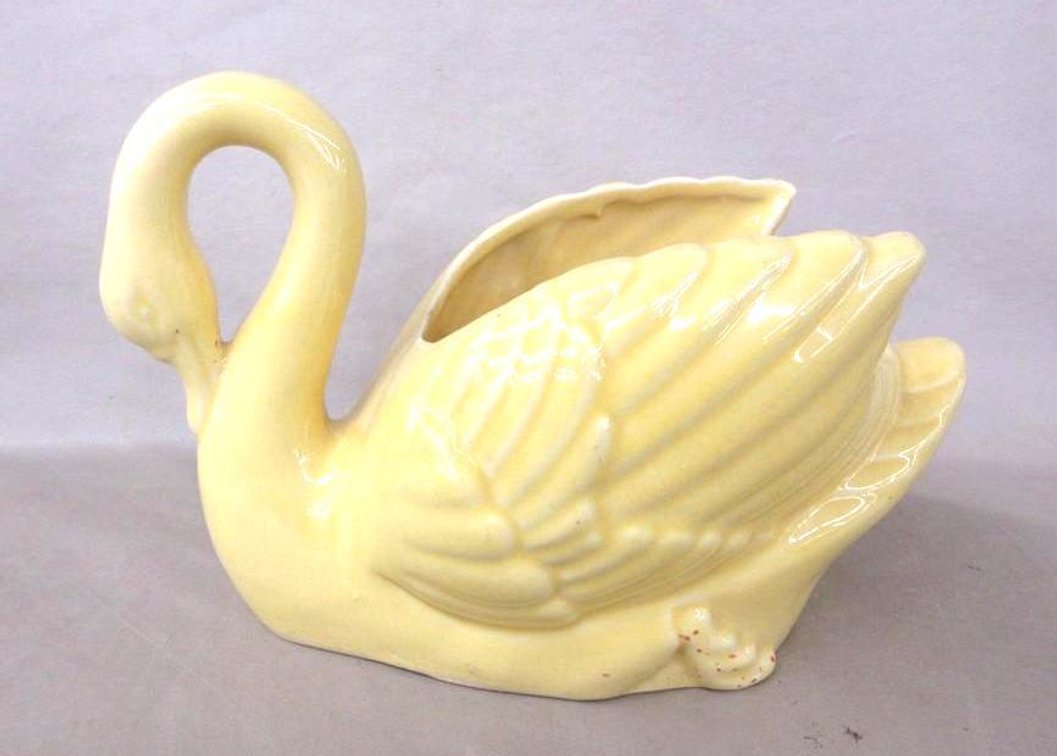 Brush USA bottom marked swan planter