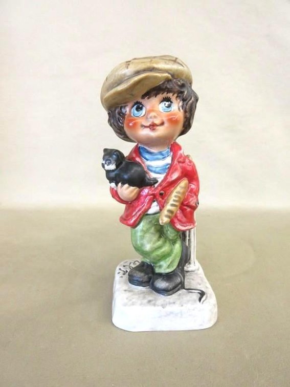 Goebel Hummel figurine