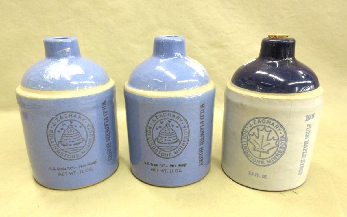 (3) Miniature pottery jugs