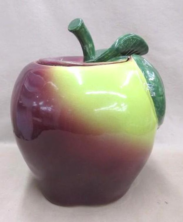 Treasure Craft by Pfalztgraff ceramic apple cookie jar with lid