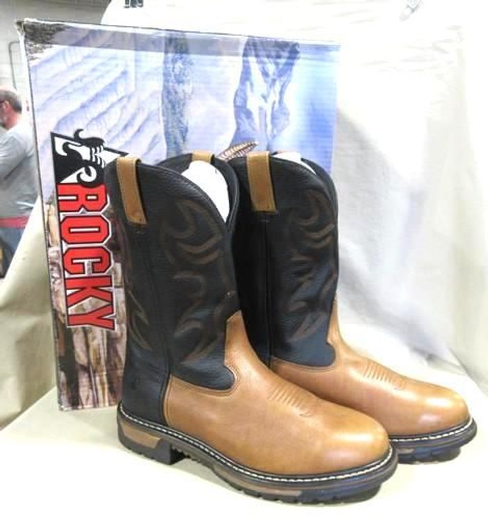 Rocky brown and black boots (unmatched box)
