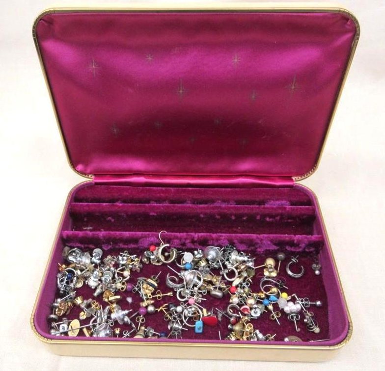 Jewelry box with contents