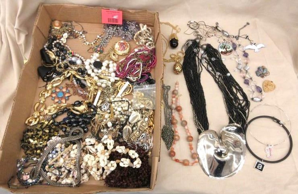 Flat of assorted necklaces