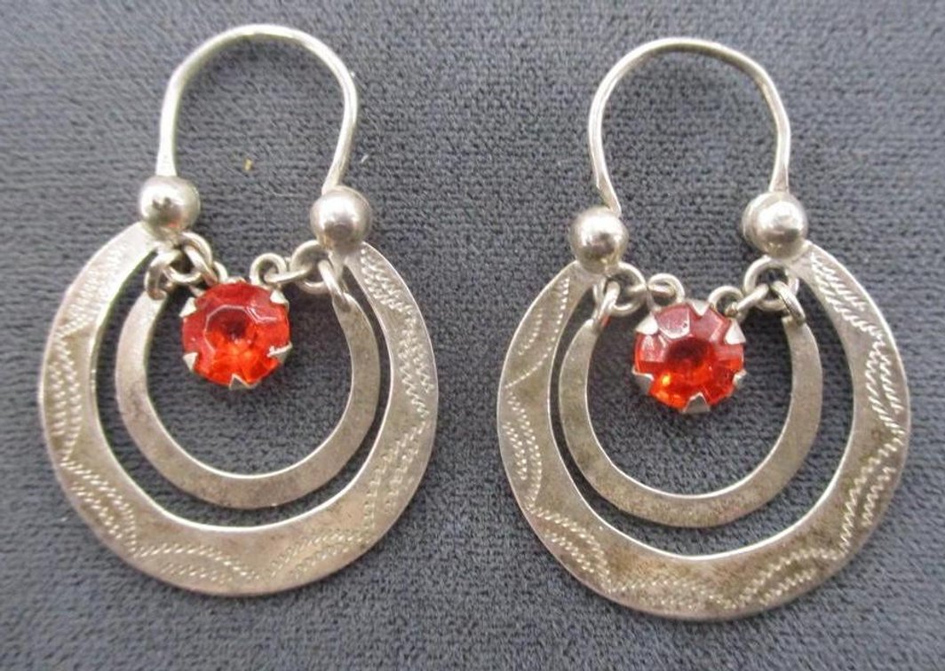 925 Silver hoop earrings with red accent stone