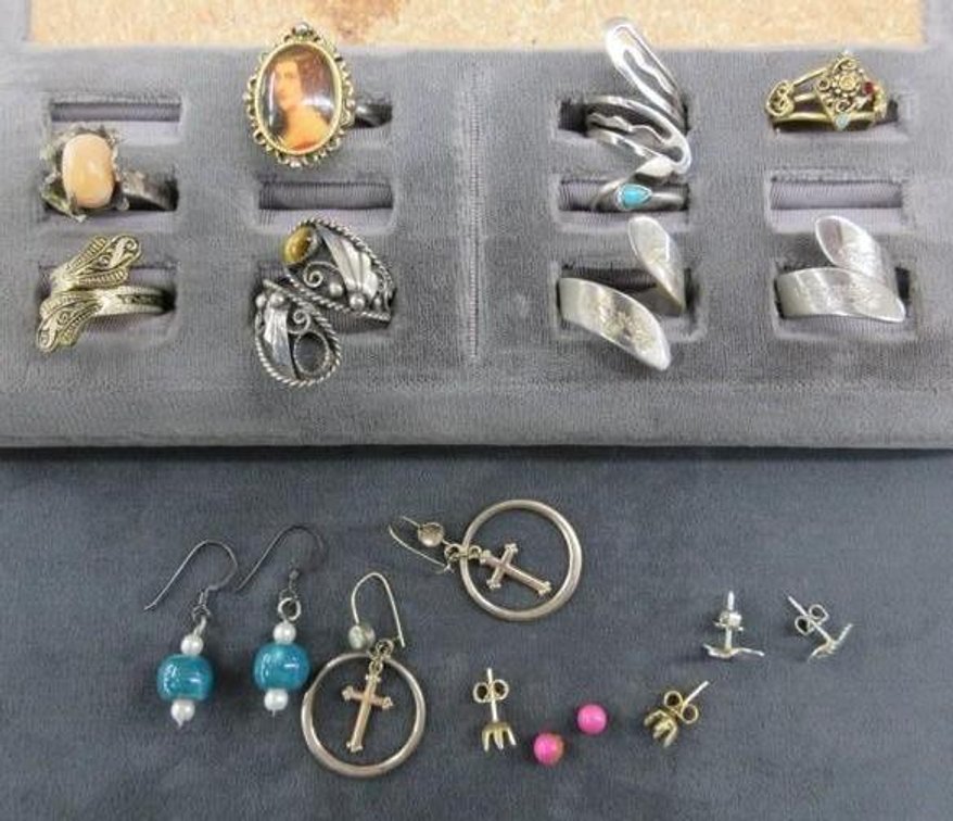 Group of vintage rings
