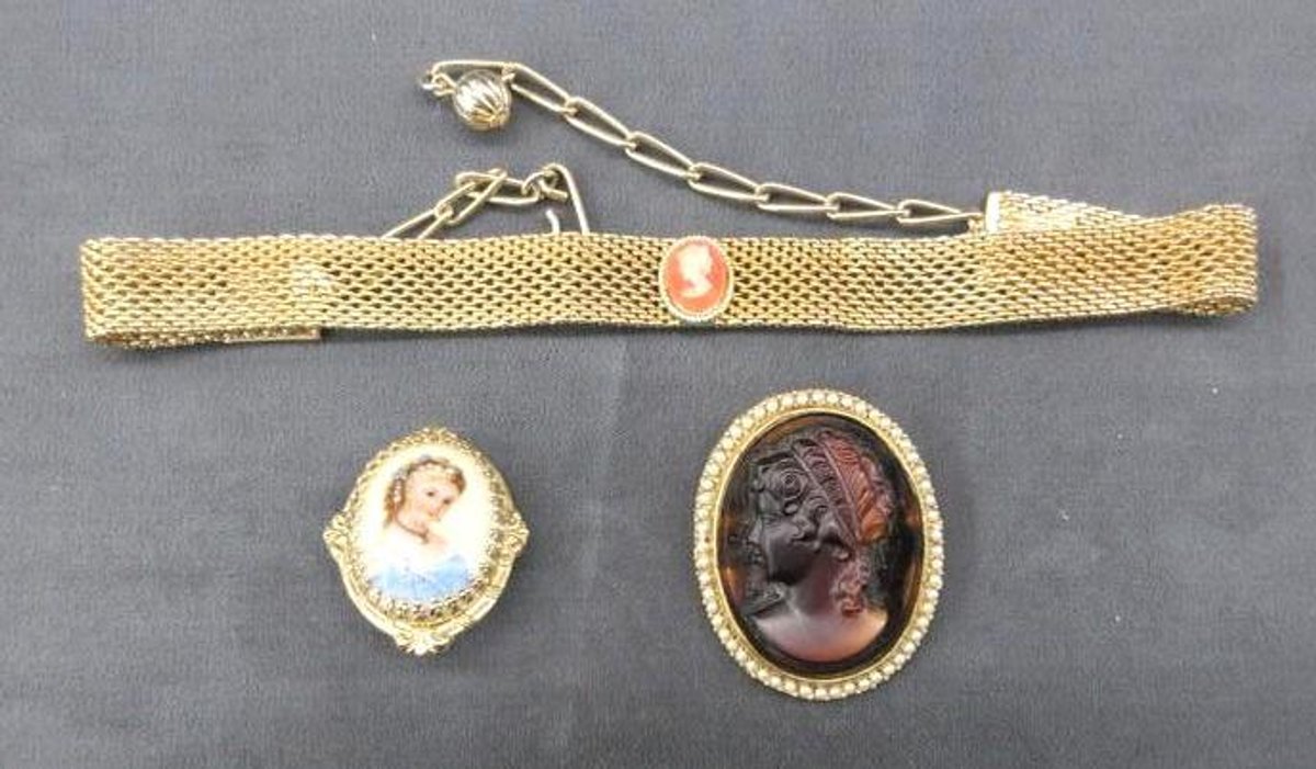 Cameo jewelry