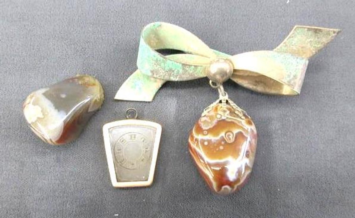 Jewelry with natural stones
