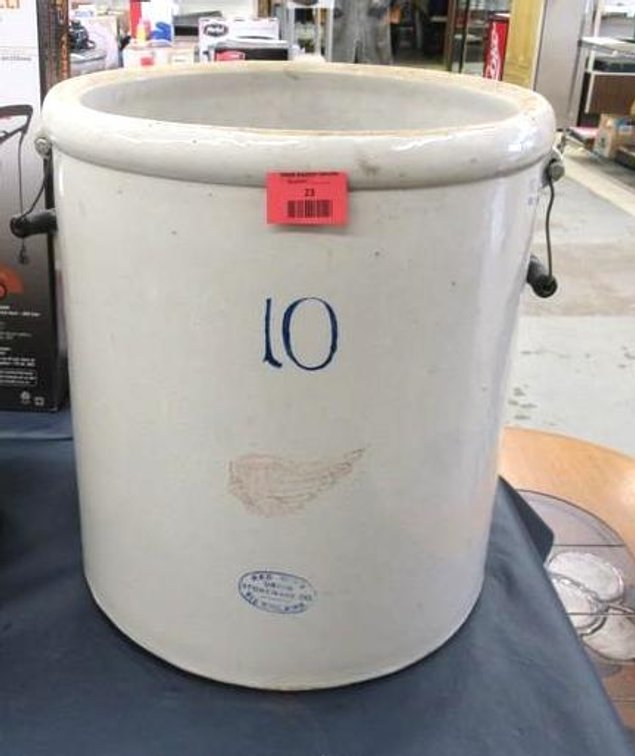 Red Wing Union Stoneware Co.  10 gallon crock with bail handles