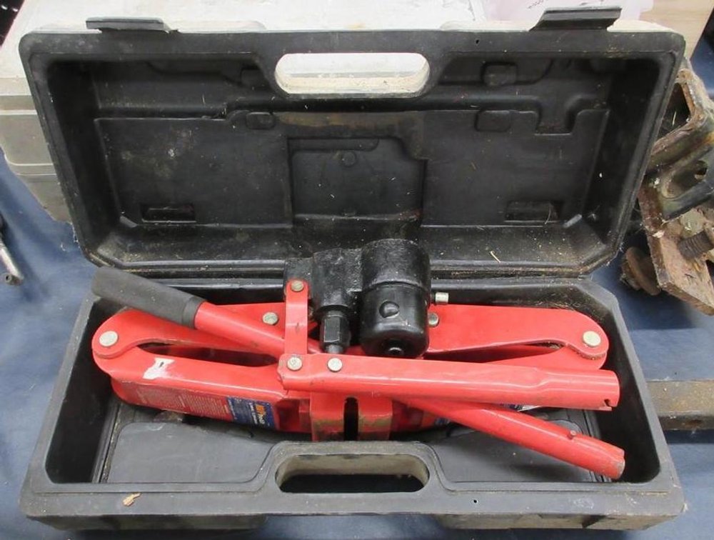 MVP Pro-Lift scissors jack in case