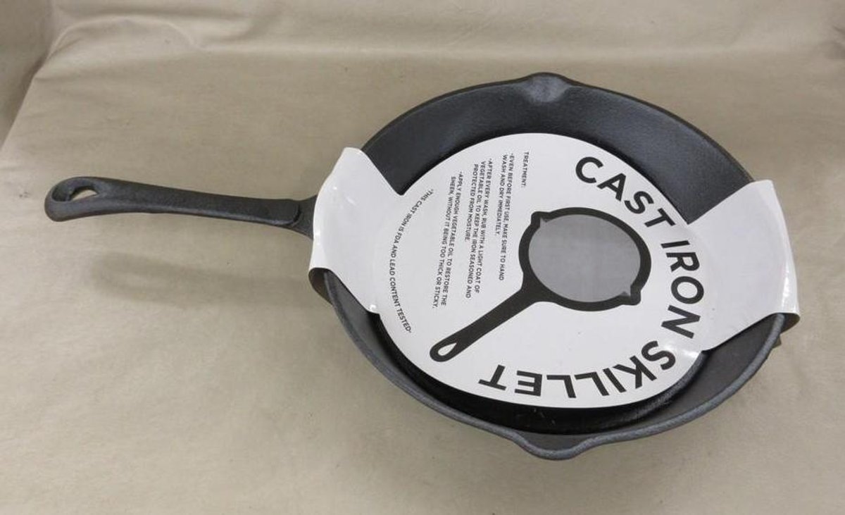 Cast iron skillet 10"