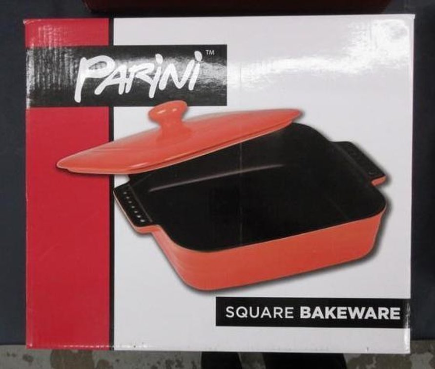 Parini cast iron square bakeware with lid, orange