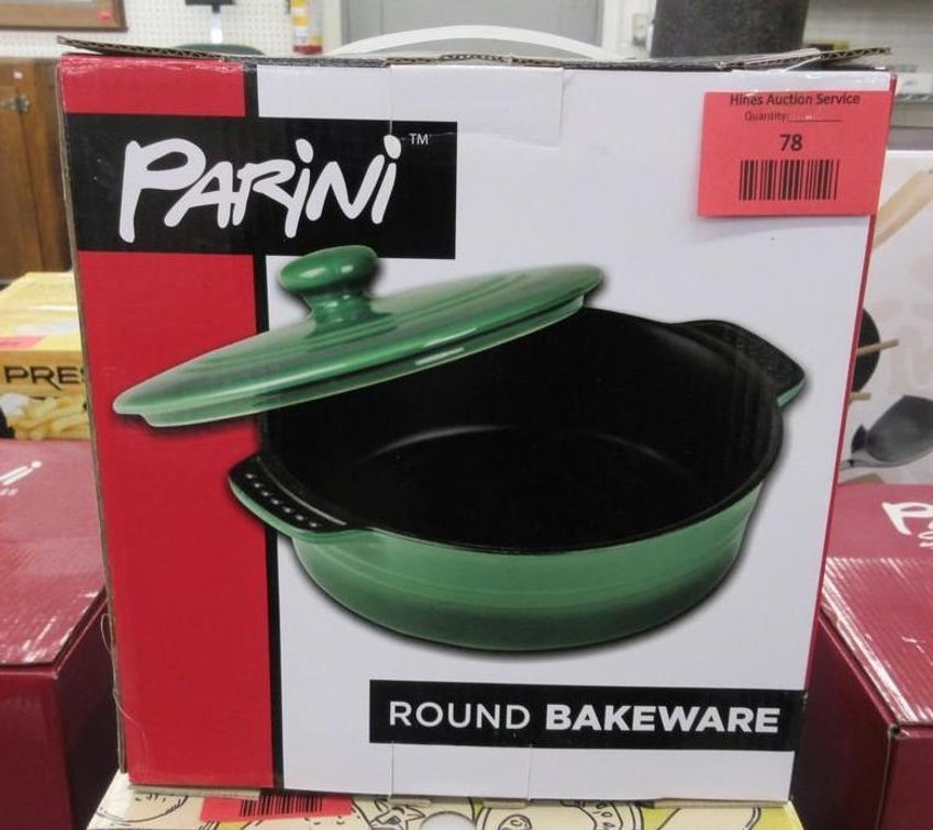 Parini cast iron round bakeware dish with lid, green