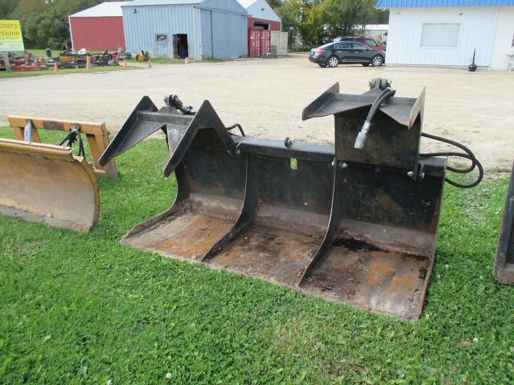 Skid steer quick attach grapple bucket
