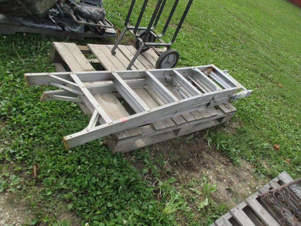 Aluminum step ladder