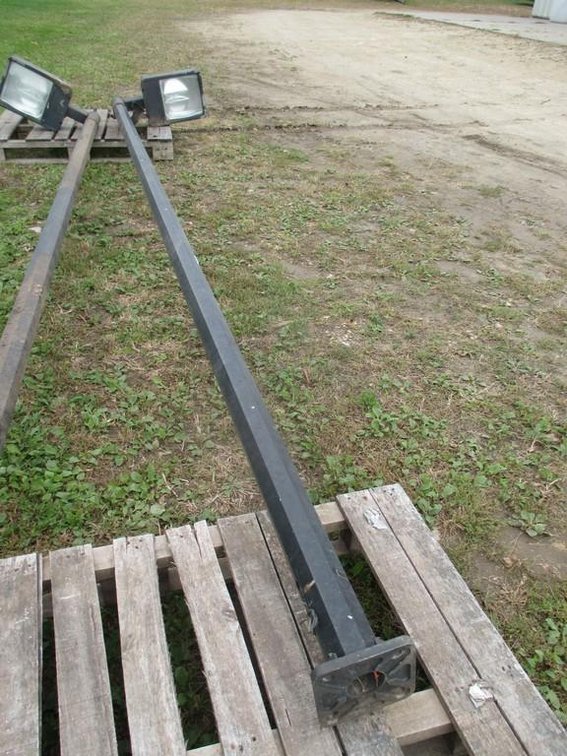 Aluminum exterior light pole