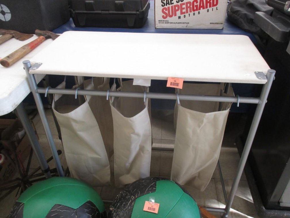 Laundry basket stand