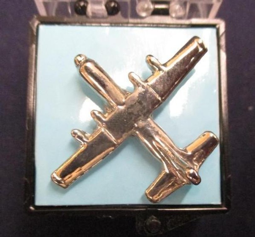 Hercules airplane tie tac