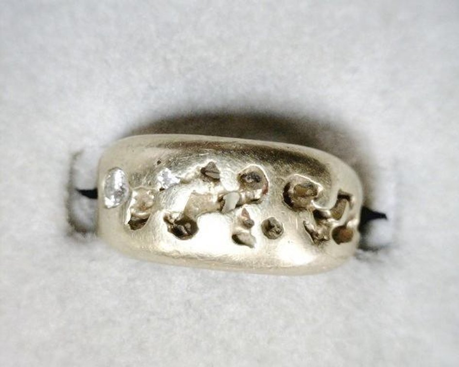 14K Yellow gold ring with diamond