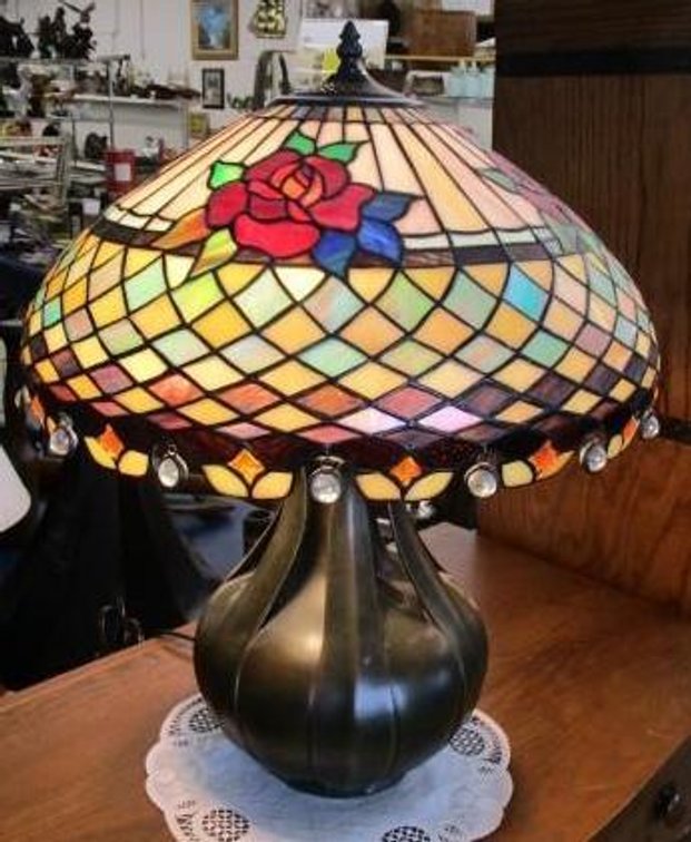 Stained glass table lamp