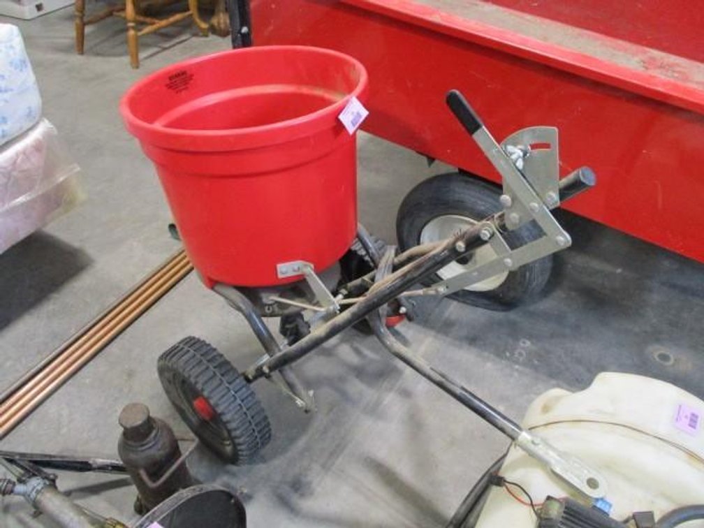 Earthway Eve-N-Spred spreader