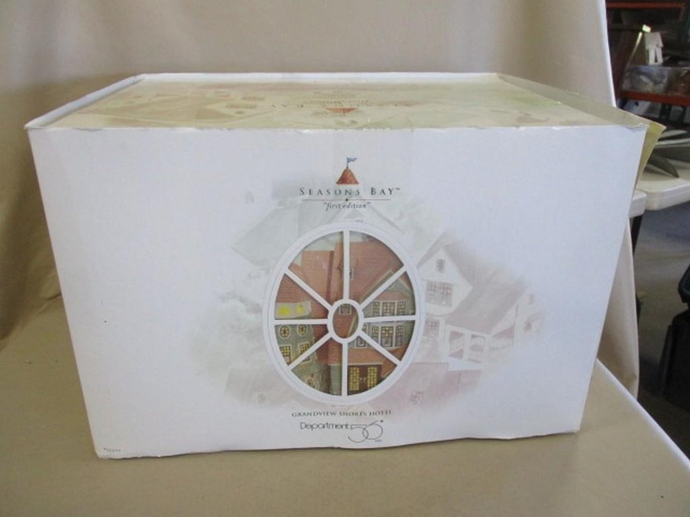 Dept 56 Season's Bay Grandview Shores Hotel in box