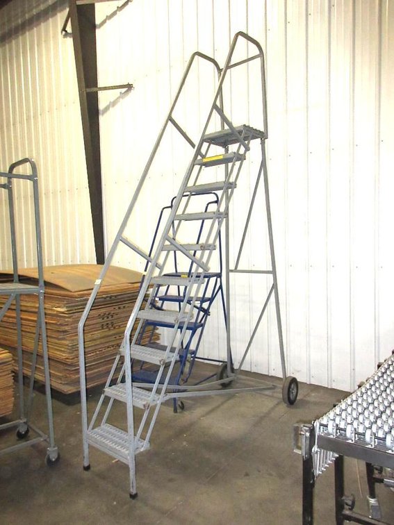 2-Wheel rolling warehouse ladder