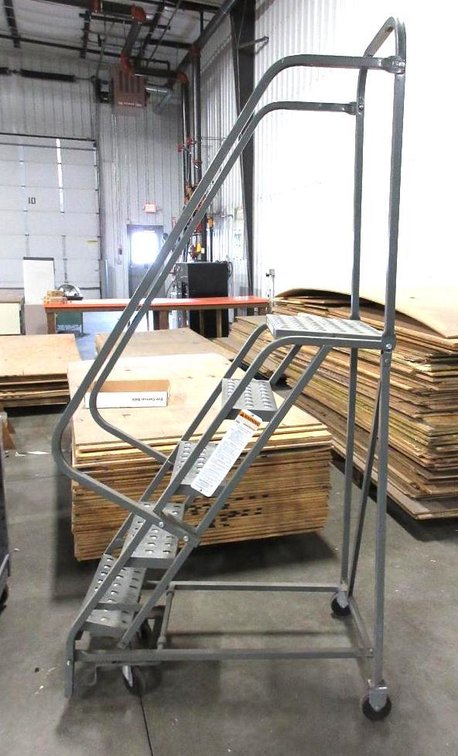 4-Wheel rolling warehouse ladder