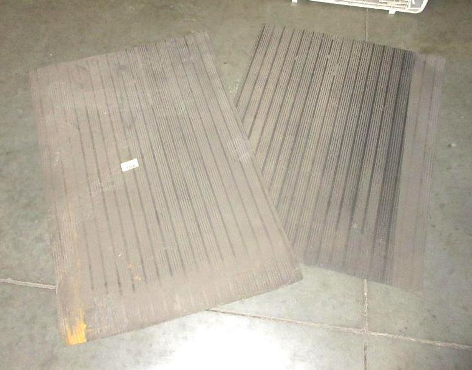 (2) Foam floor mats