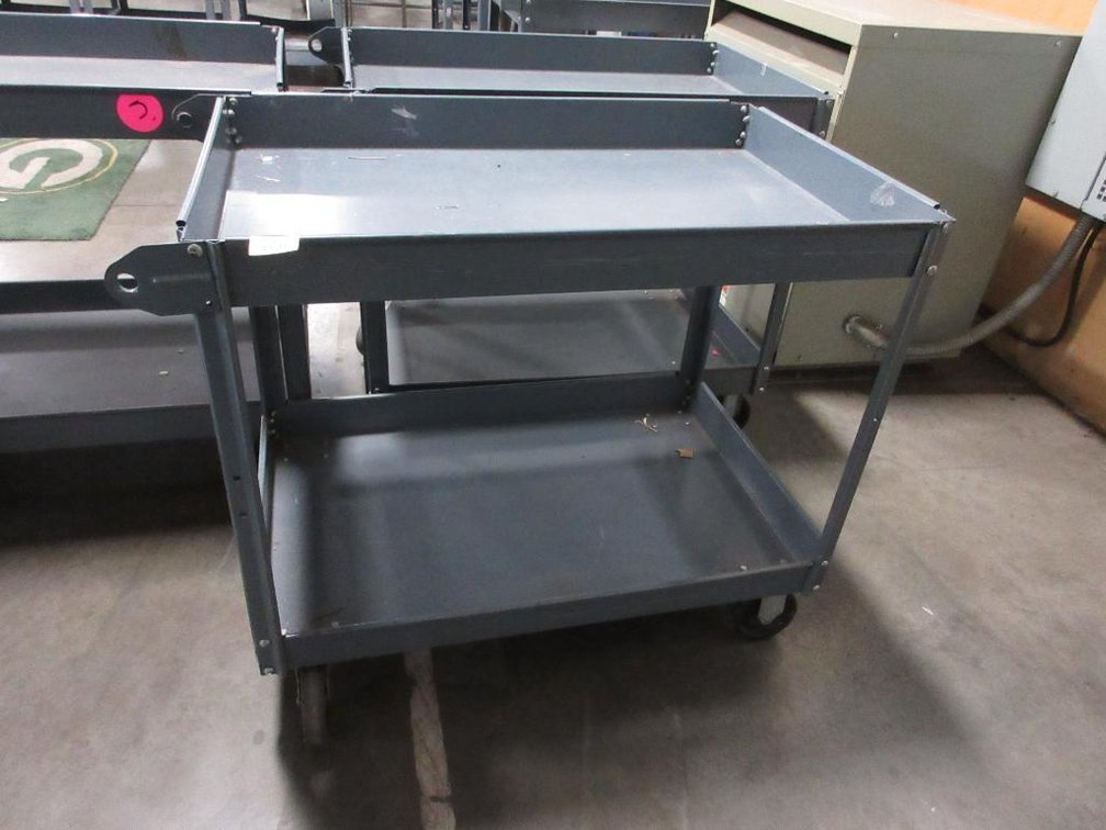Steel 4-wheel cart missing handle