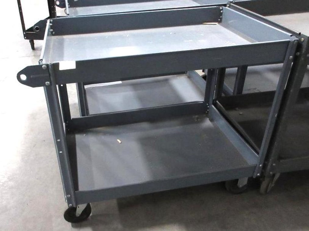 Steel 4-wheel cart missing handle