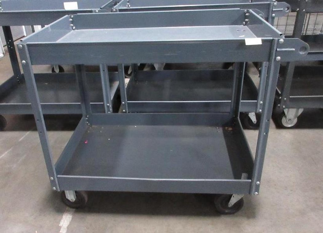 Steel 4-wheel cart missing handle