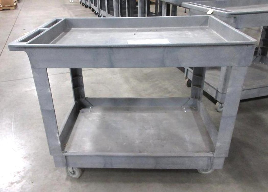 Rubbermaid plastic 4-wheel cart