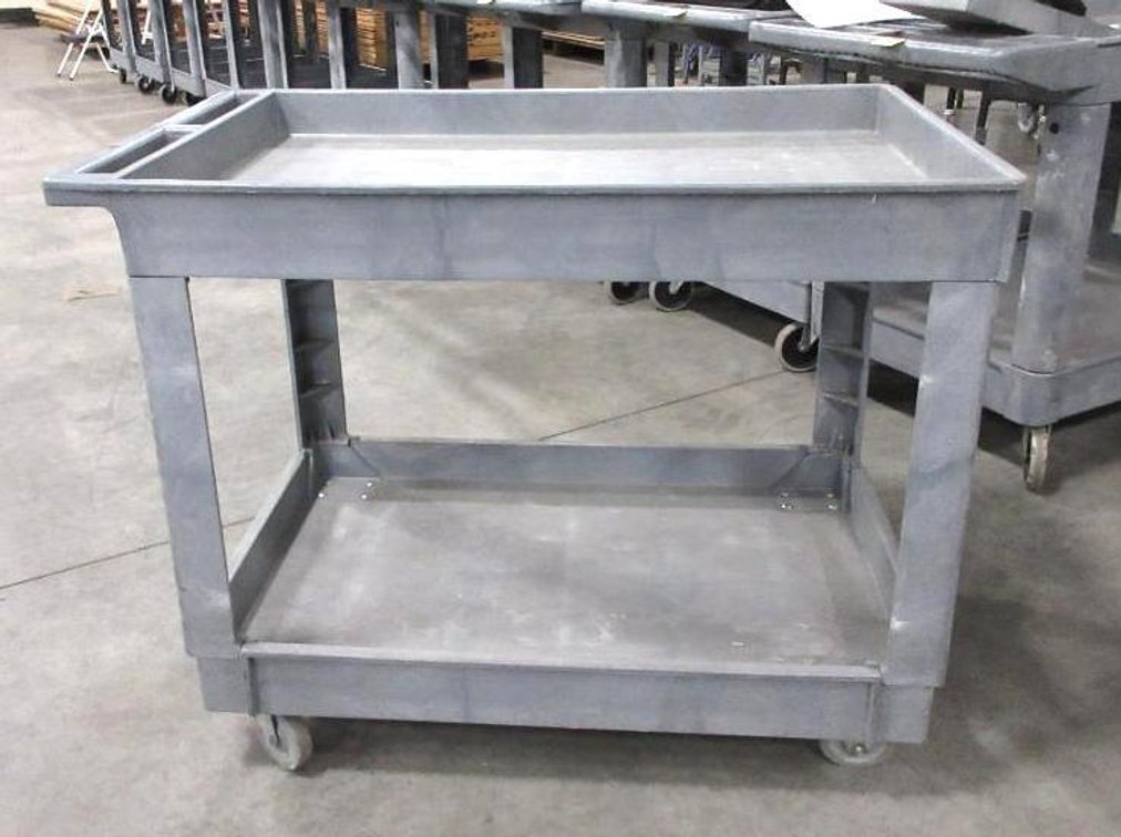 Rubbermaid plastic 4-wheel cart
