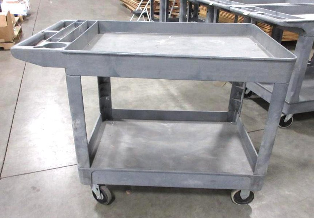 Rubbermaid plastic 4-wheel cart