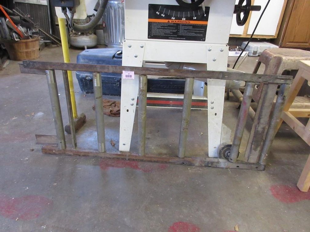 Metal roller stand