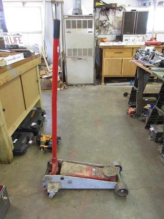 Larin hydraulic floor jack