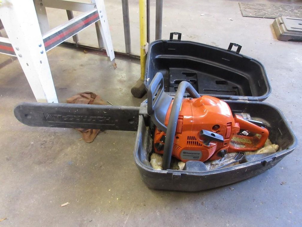 Husqvarna 450 gas chainsaw with case