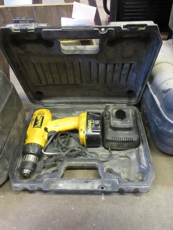 DeWalt 14.4V 3/8" cordless drill