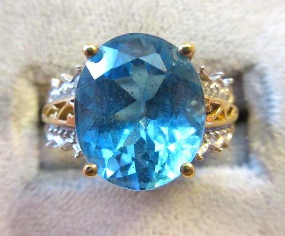 10K Yellow gold ring with small diamonds and blue stone