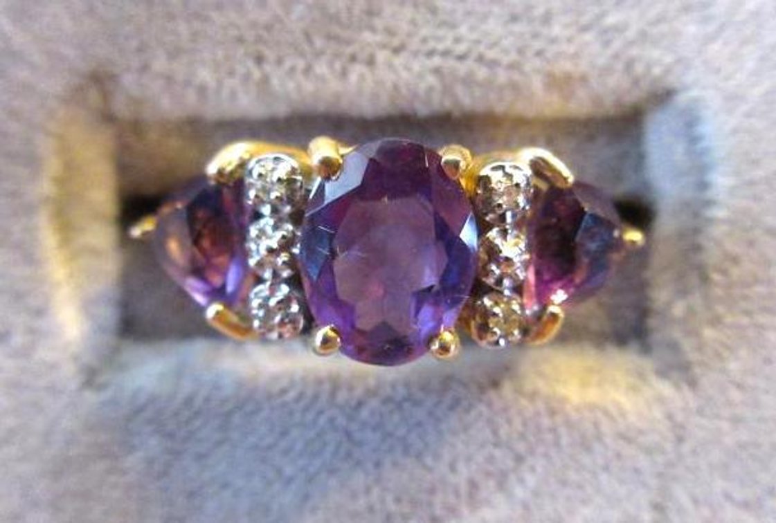 10K Yellow gold ring with small diamonds and purple stones