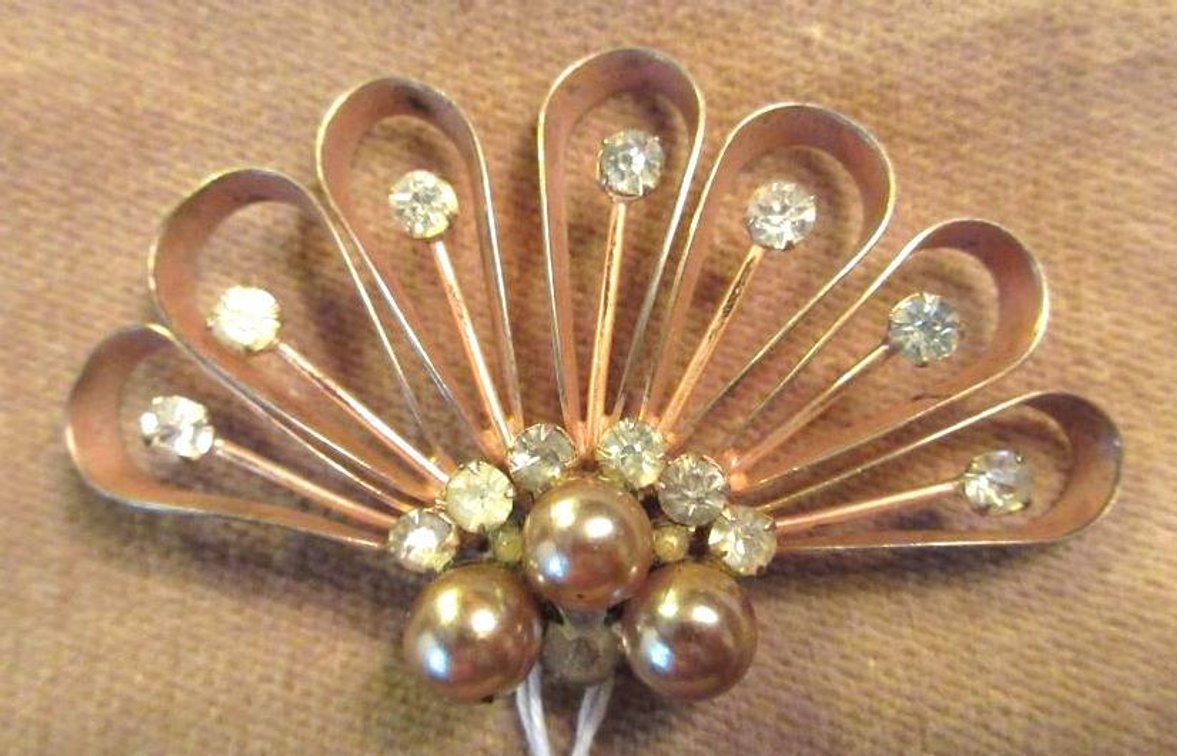 Sterling broach with clear stones and faux pearls