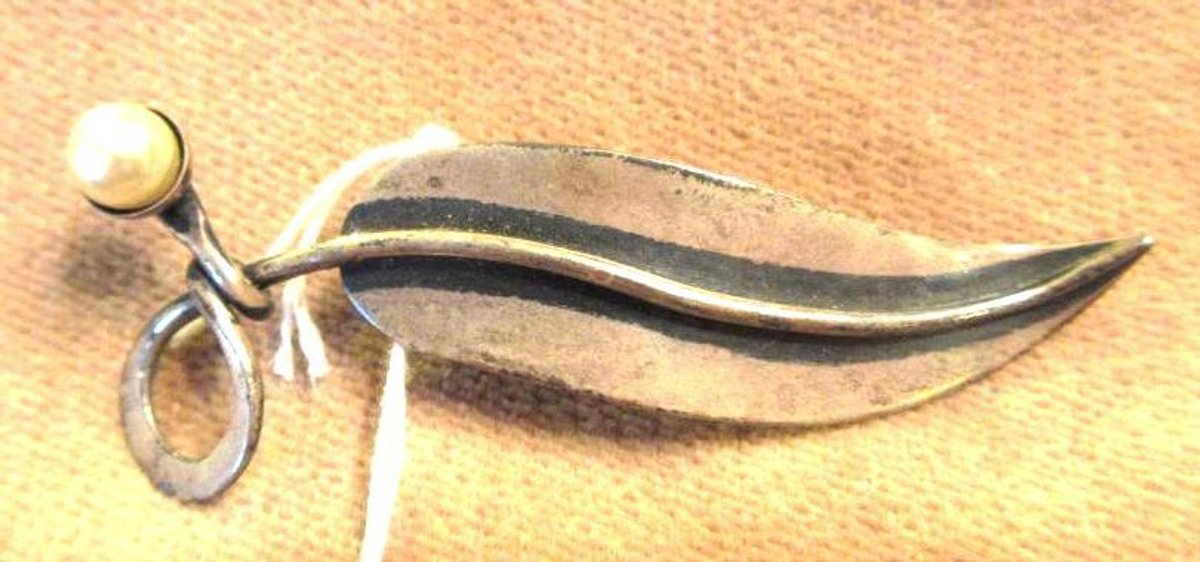 Taxco del Fine sterling broach with faux pearl