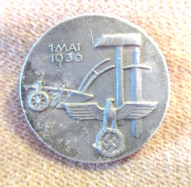 1936 Herman Bauer Schwab Gmund metal Nazi pin