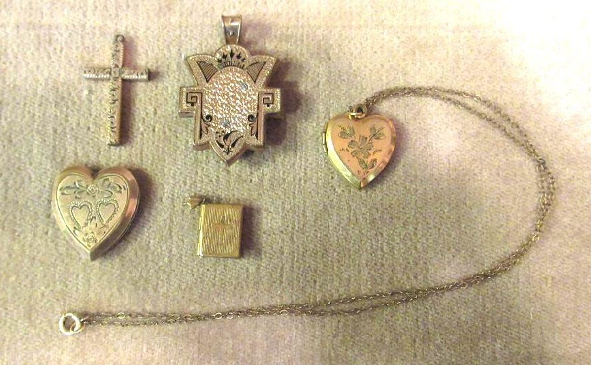 (5) Antique gold pendants (unknown purity or plating)