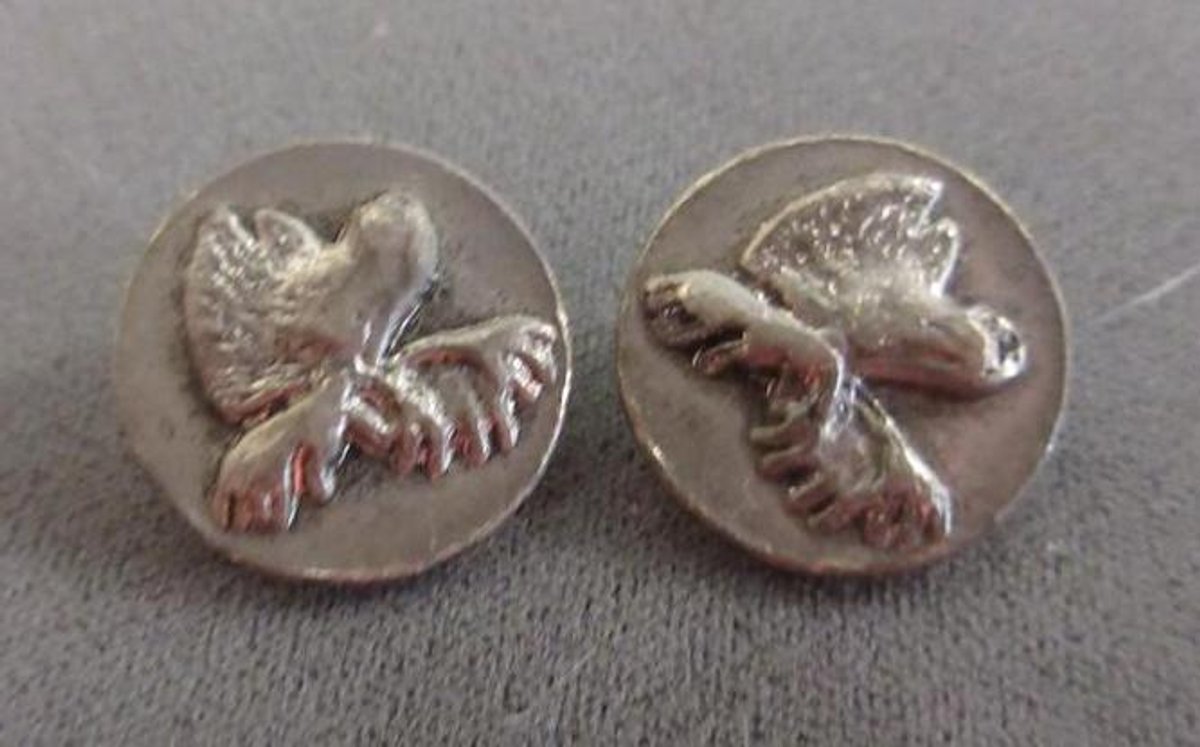(2) Moosehead sewing buttons