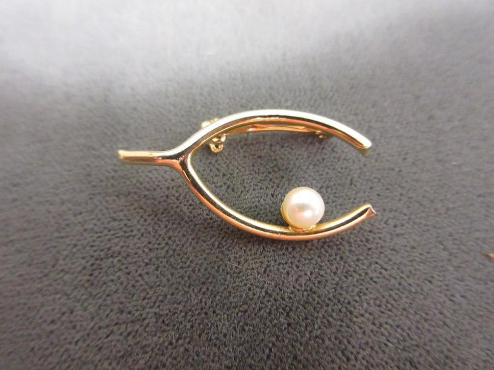 Set of marked pin and post earring set